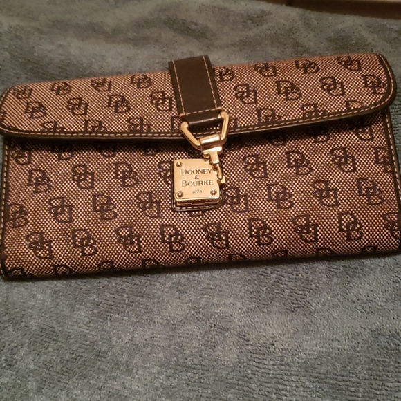 Dooney & Bourke checkbook wallet - Picture 1 of 5